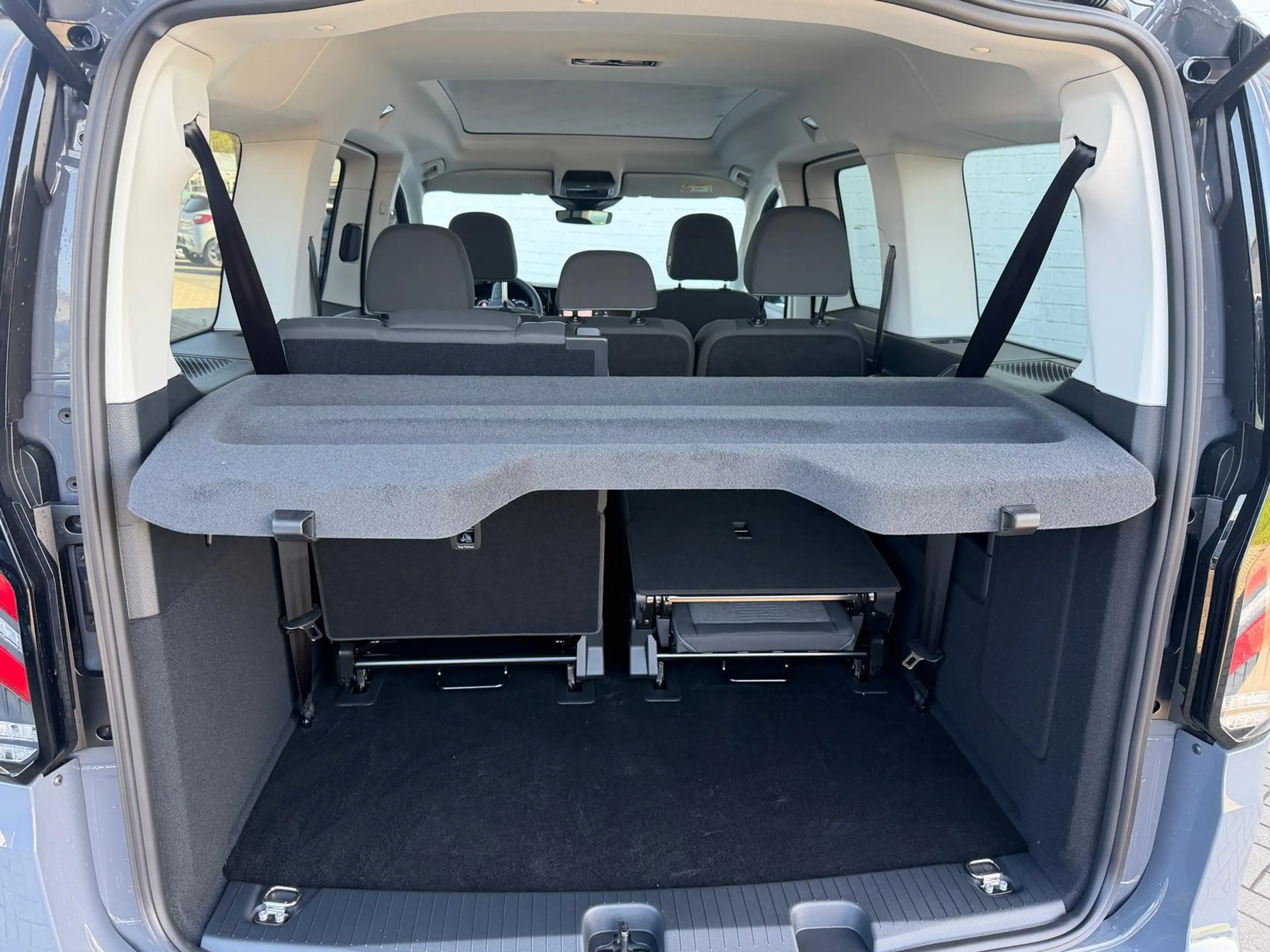 Ford Grand Tourneo Active*7-Sitzer*Pano*WiPa*ACC* — photo 15
