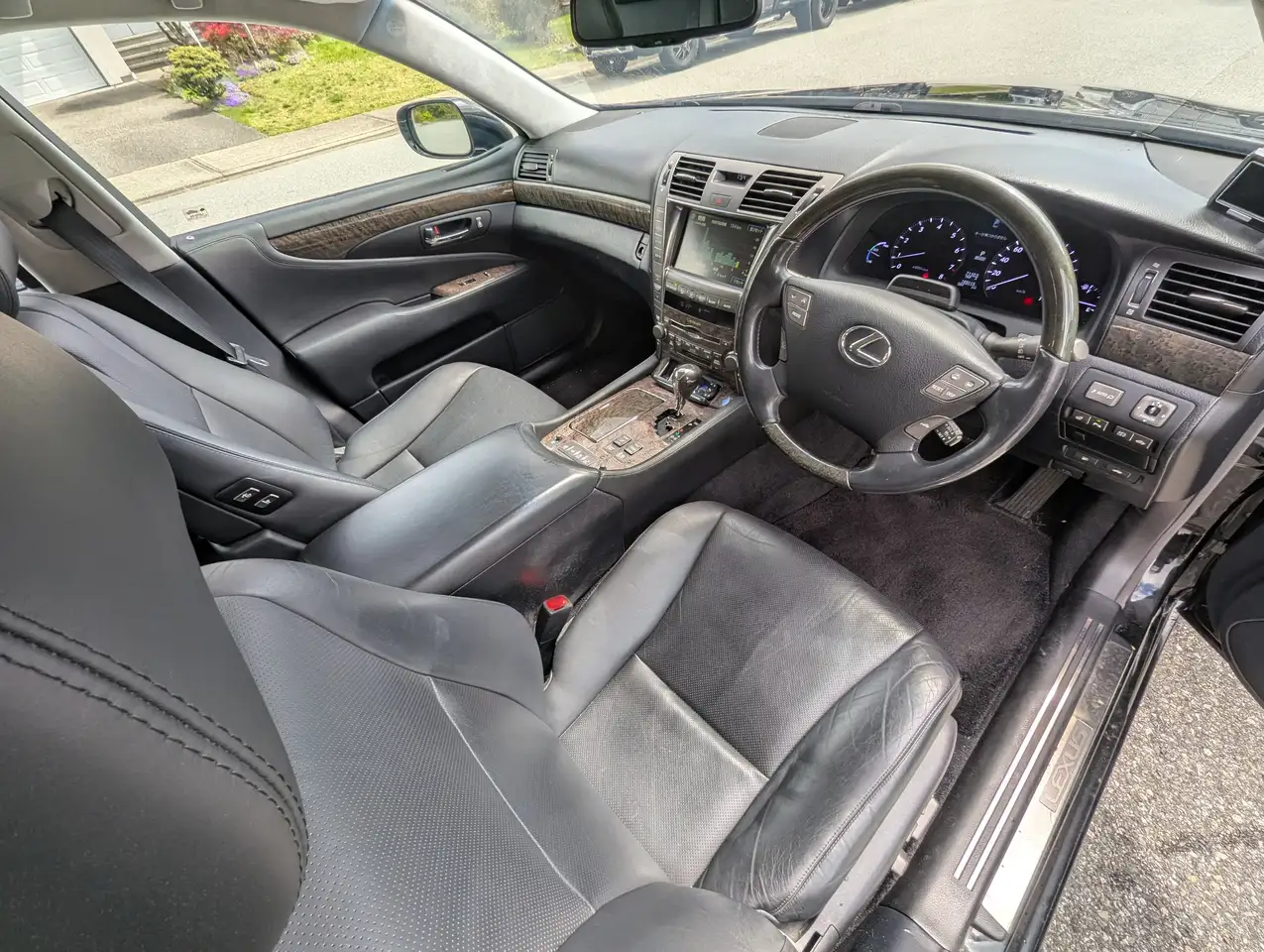 Lexus LS снимка Lexus LS