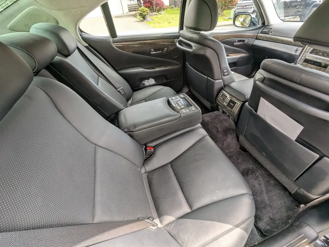 Lexus LS снимка Lexus LS