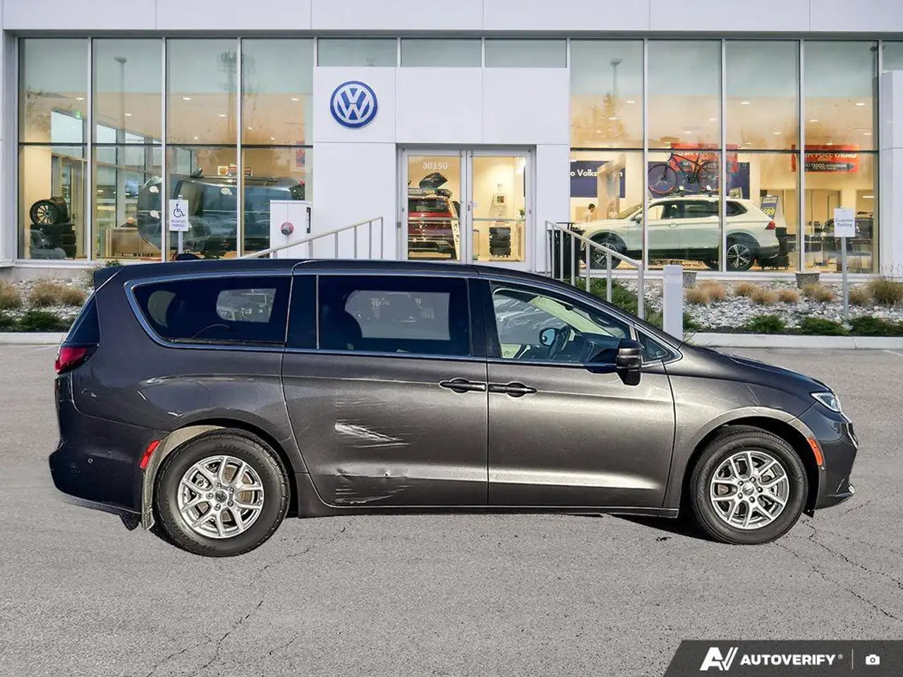 Chrysler Pacifica photo Chrysler Pacifica
