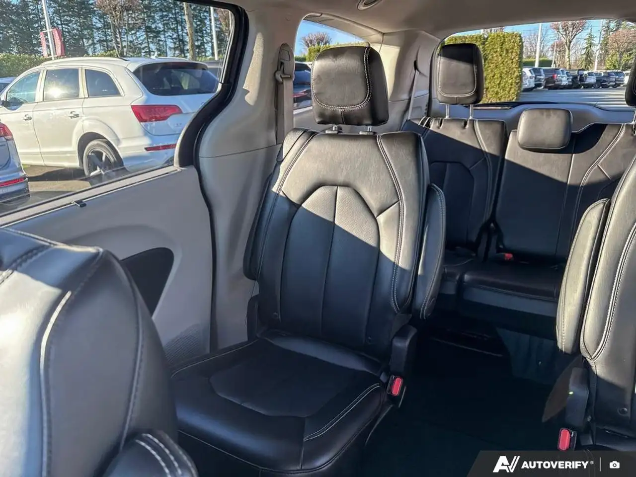 Chrysler Pacifica photo Chrysler Pacifica