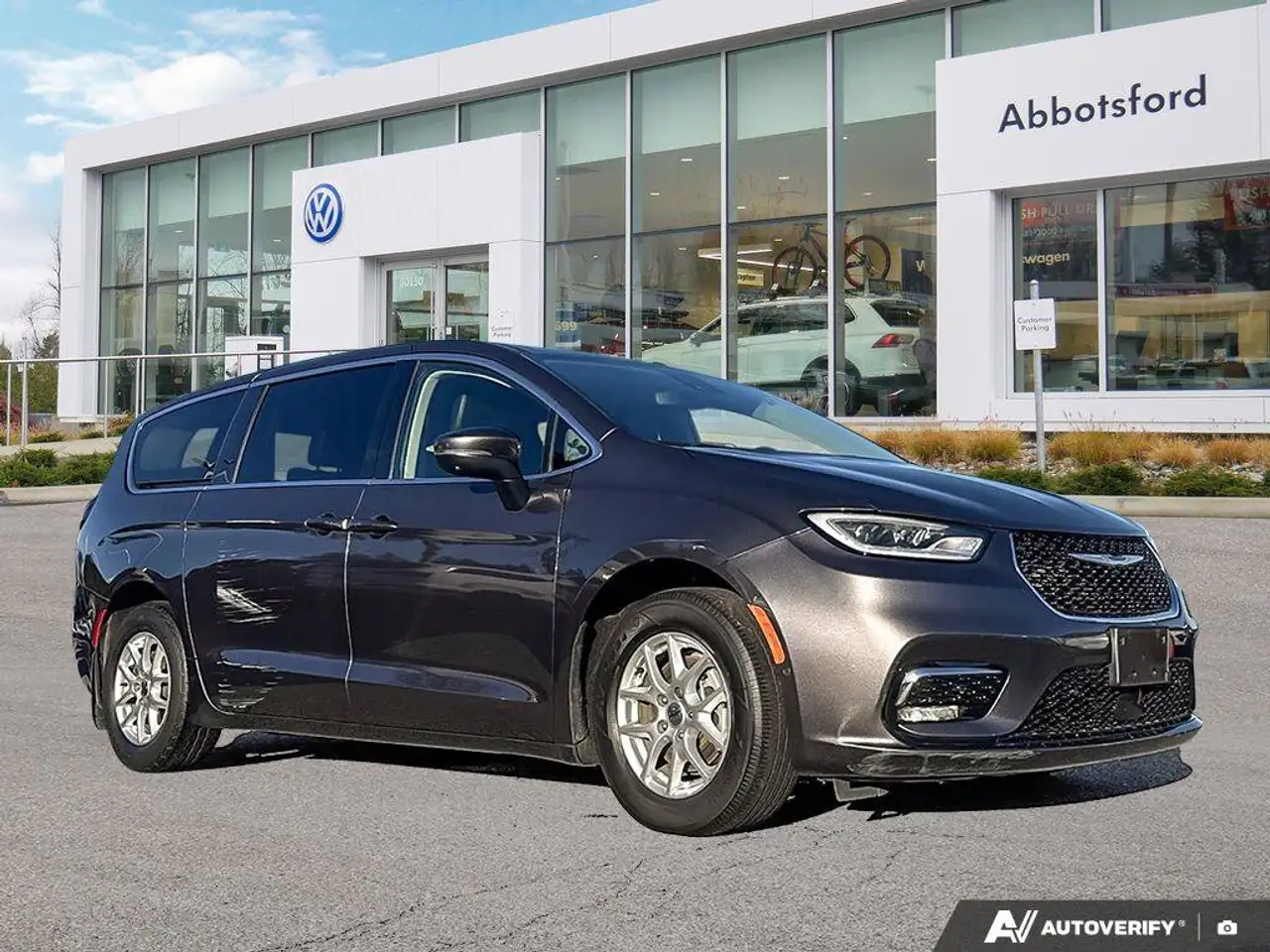 Chrysler Pacifica photo Chrysler Pacifica