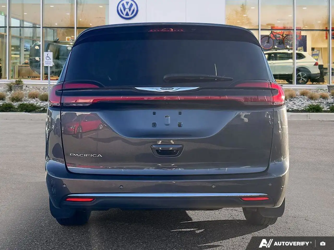 Chrysler Pacifica photo Chrysler Pacifica