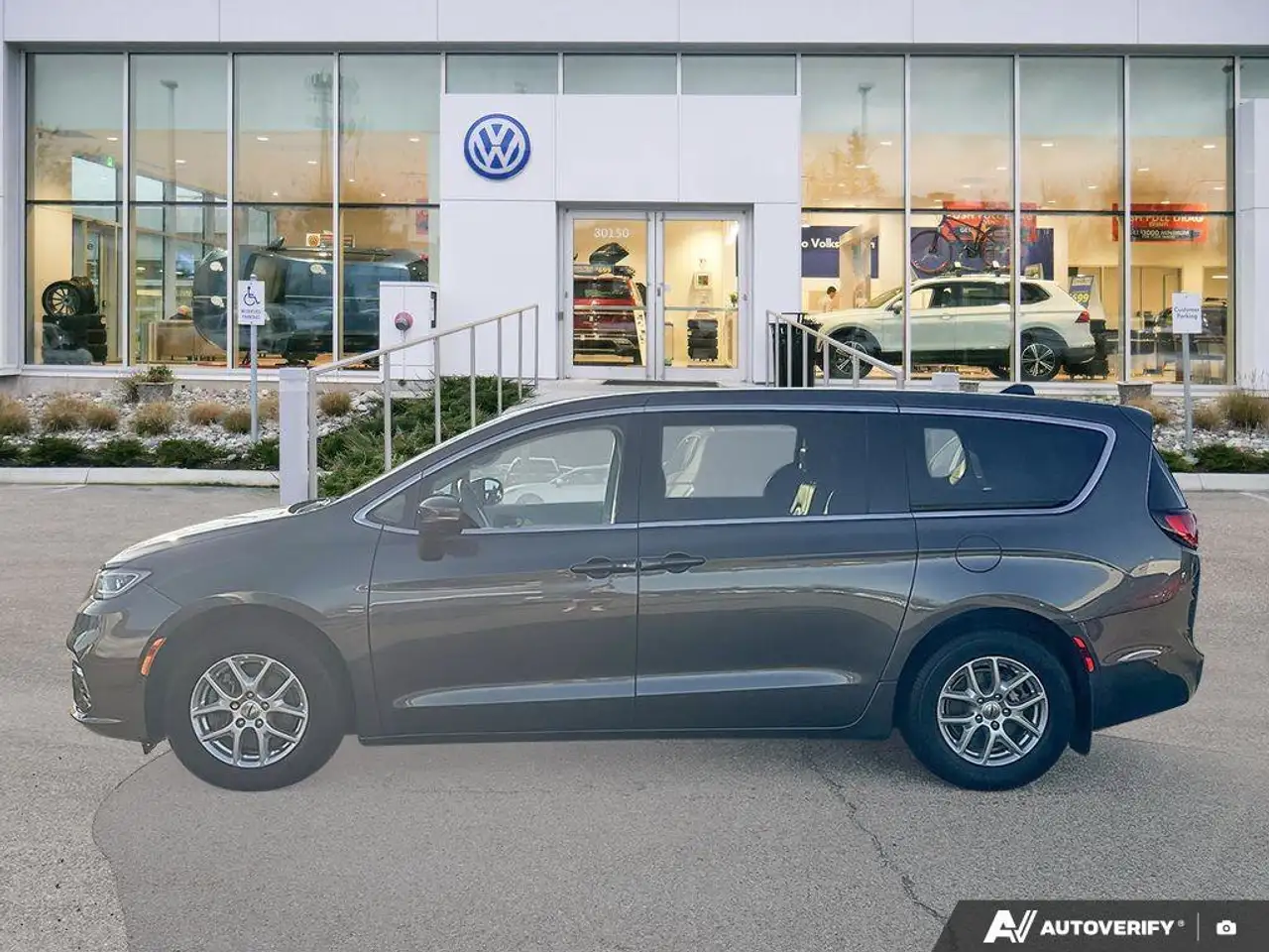 Chrysler Pacifica photo Chrysler Pacifica