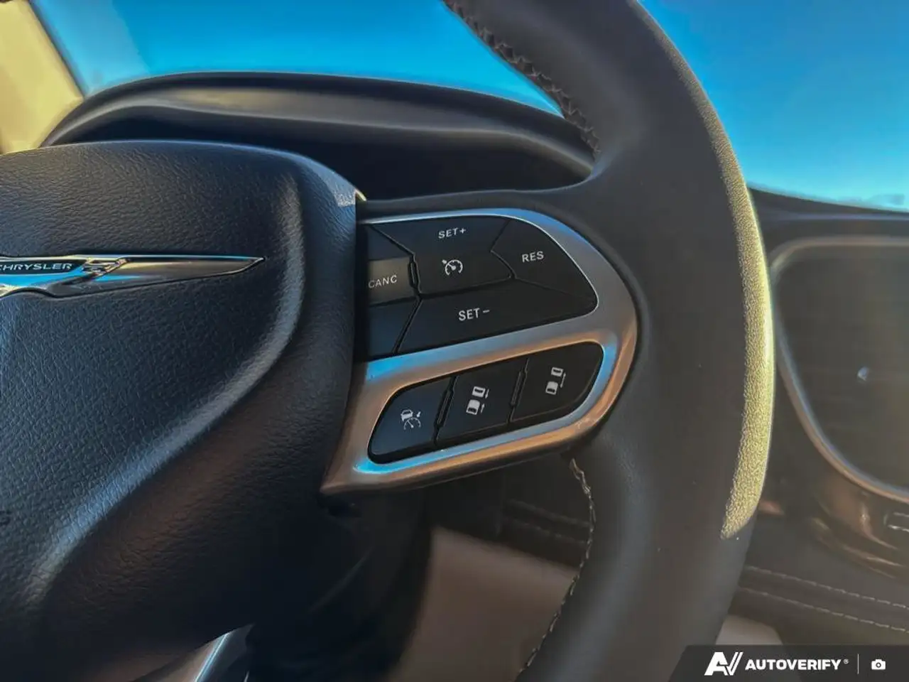 Chrysler Pacifica photo Chrysler Pacifica