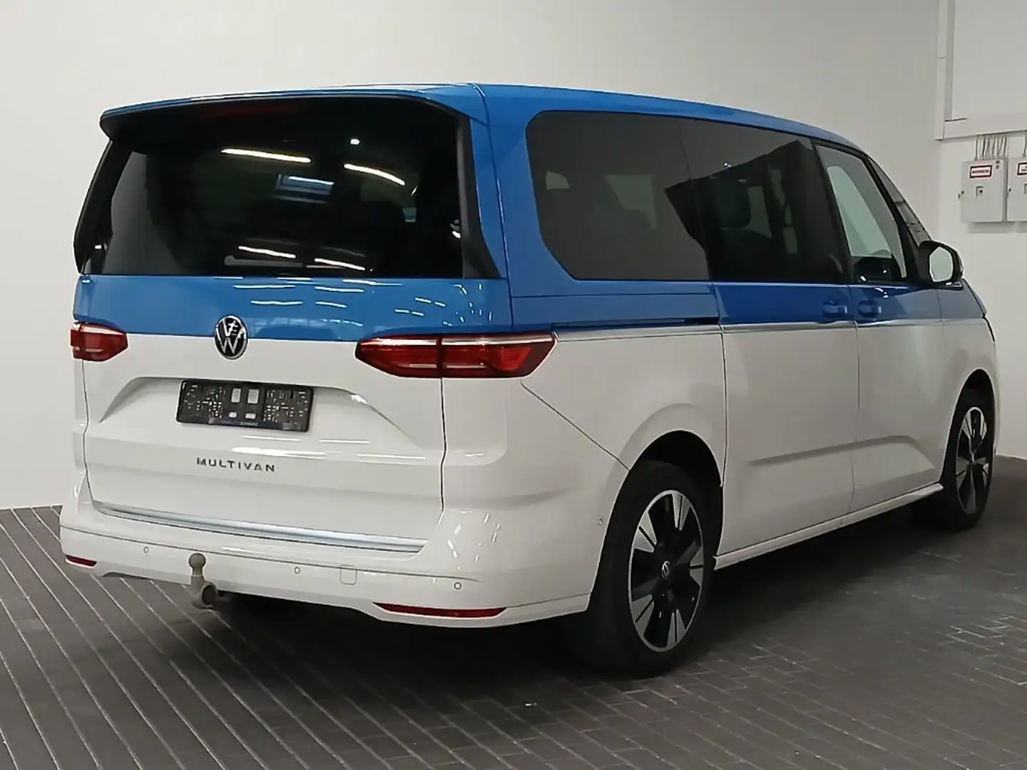 Volkswagen T7 Multivan Style lang AHK/ACC/HUD/PANO/STNDHZNG Weiß - 2