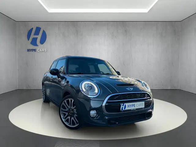 Mini Hatch view 3