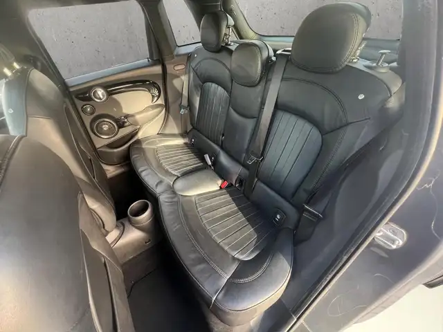 Mini Hatch view 13