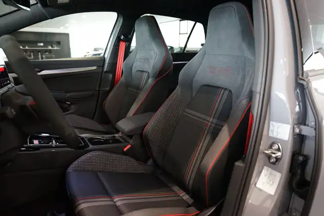 Volkswagen Golf view 9
