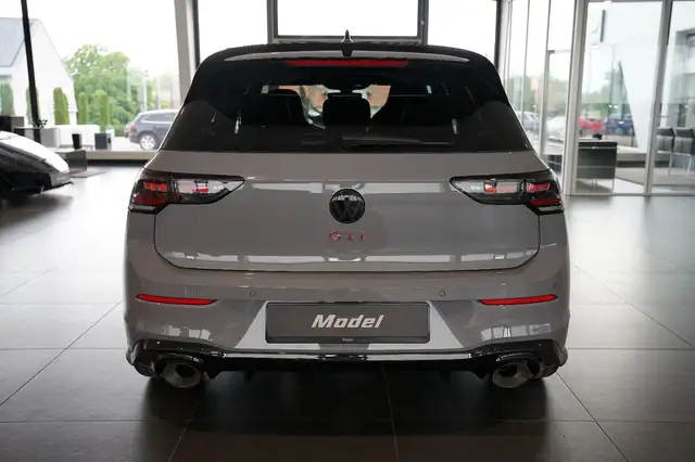 Volkswagen Golf view 4