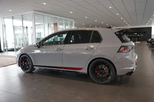 Volkswagen Golf view 2
