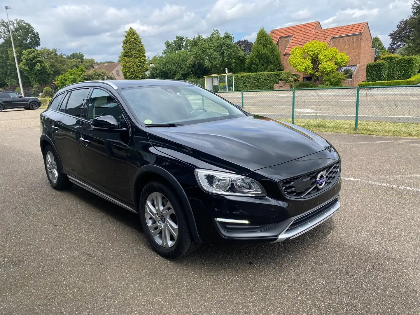 Volvo V60 Cross Country Momentum/TÜV 10/2027 Grau - 1