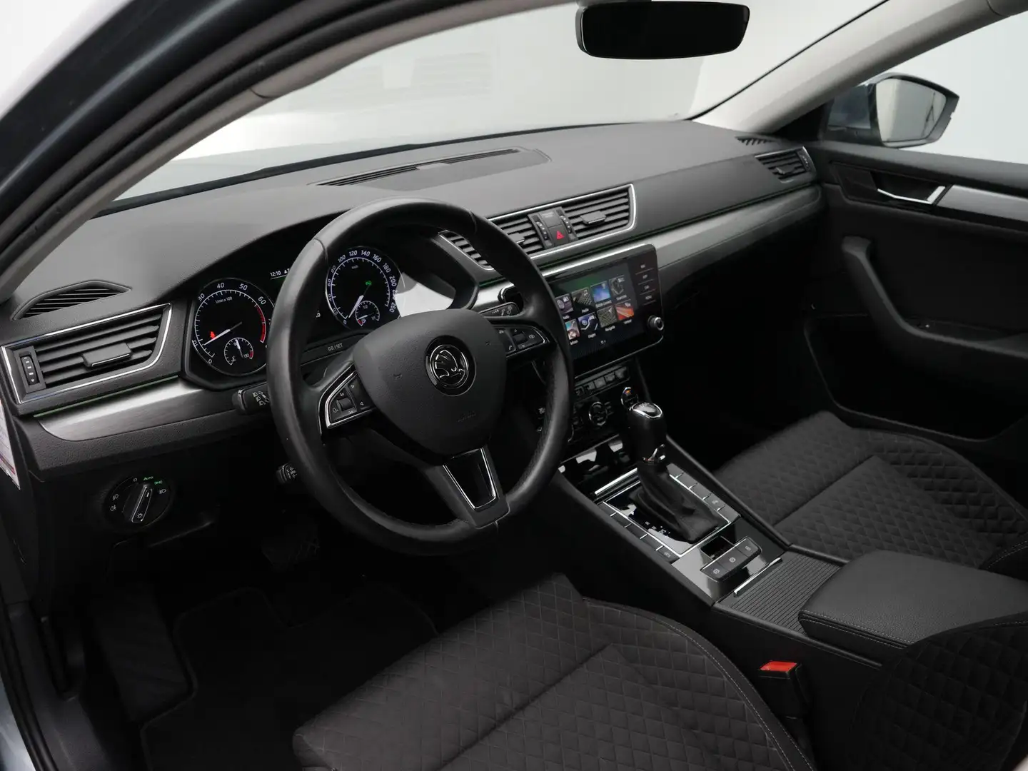 Skoda Superb Combi 1.4 TSI 150 pk DSG Style Business | Trekhaak Grijs - 2