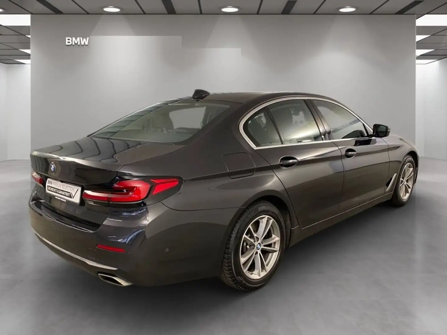 BMW 530 530d 286Ch xDrive Attelage LiveCockpitProf Caméra  Gris - 2