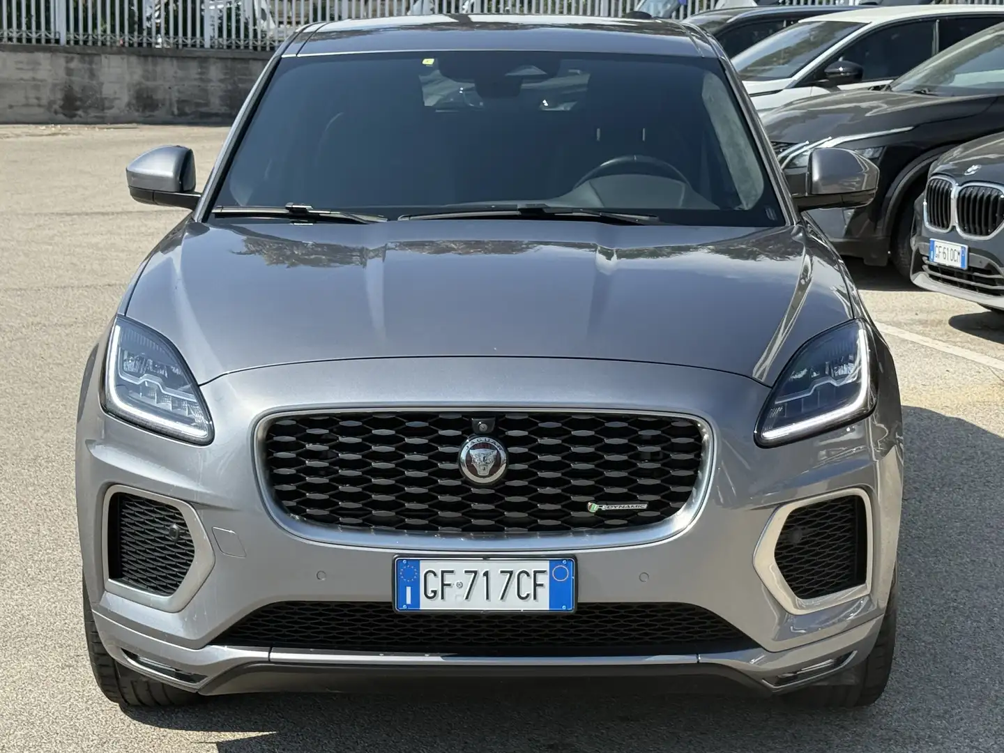 Jaguar E-Pace 2.0d i4 mhev R-Dynamic awd 163cv auto Grigio - 2