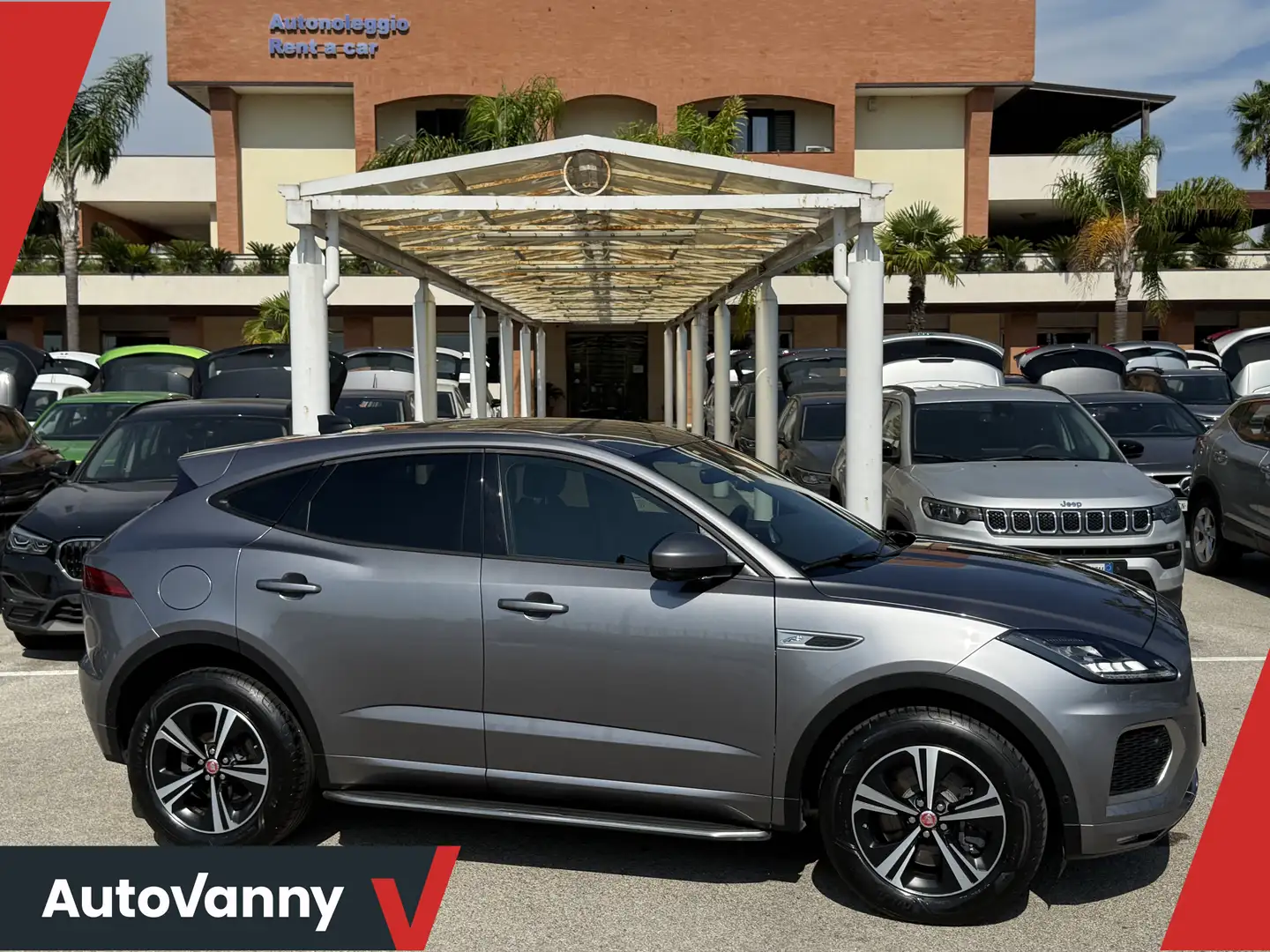 Jaguar E-Pace 2.0d i4 mhev R-Dynamic awd 163cv auto Grigio - 1