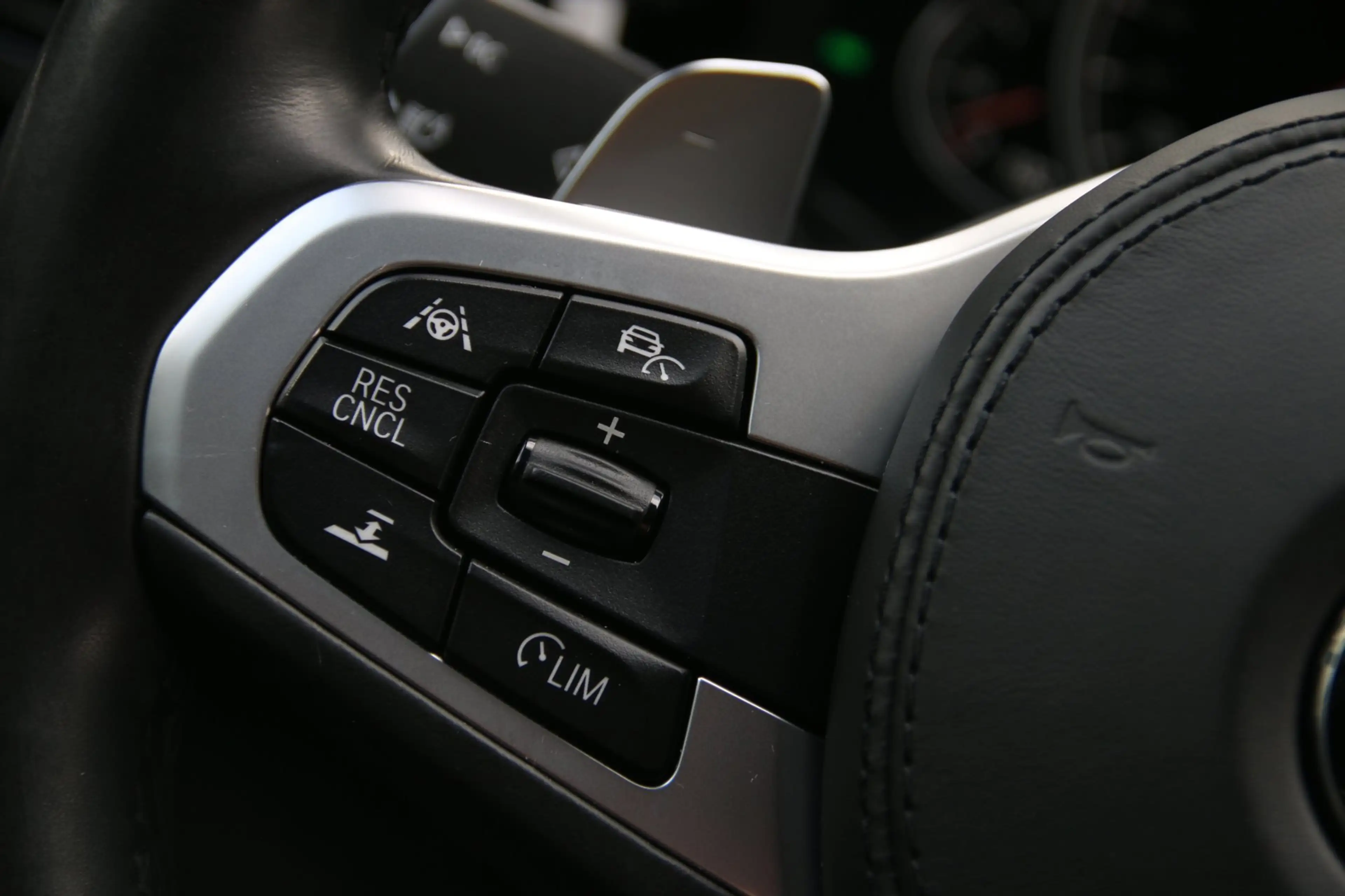 BMW M550 5-serie M550i xDrive M-SPORT DEALER OND. VOL! — photo 15
