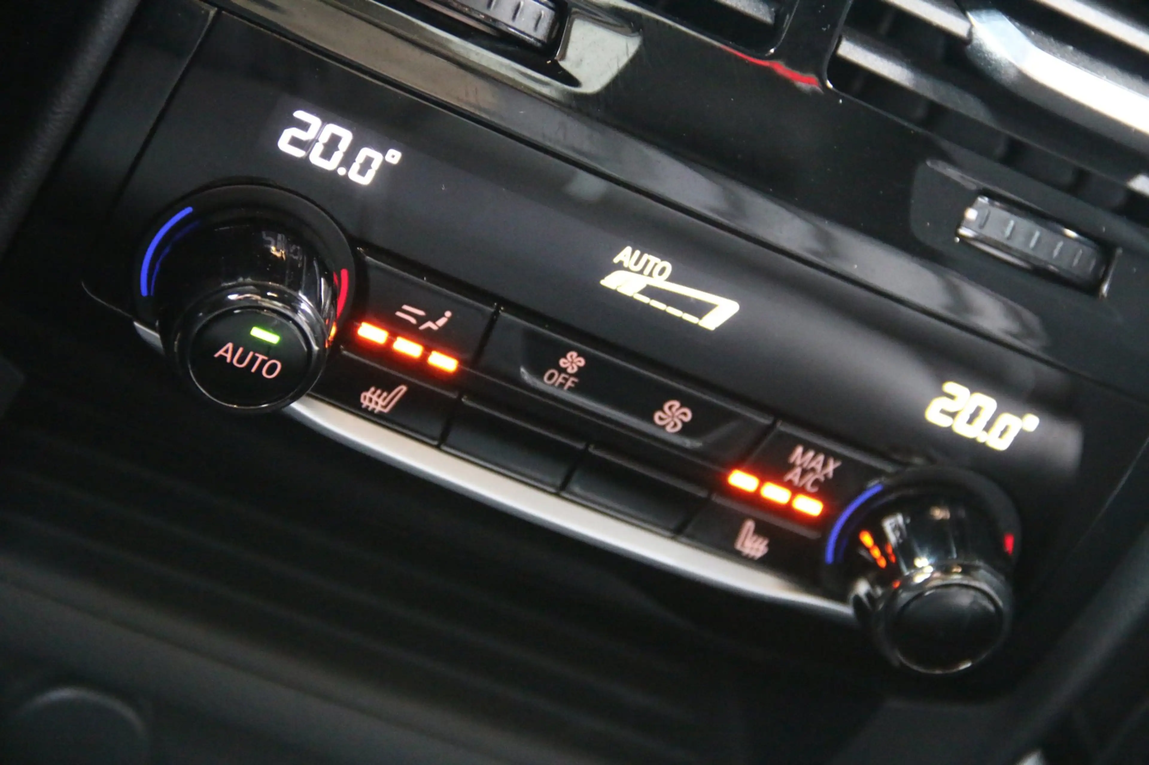 BMW M550 5-serie M550i xDrive M-SPORT DEALER OND. VOL! — photo 12