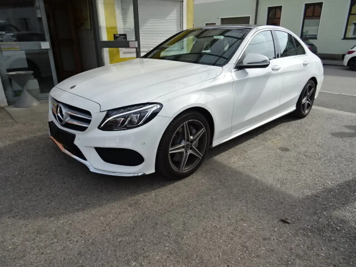 Mercedes-Benz C 250 d AMG Line Aut. Weiß - 2