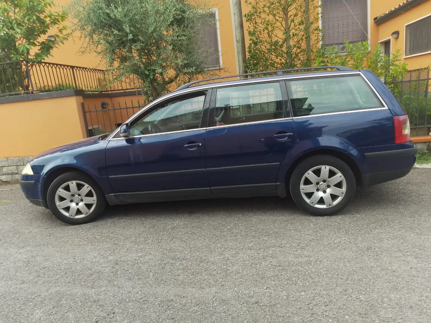 Volkswagen Passat Variant Passat V 2000 Variant 1.9 tdi 130cv Blu/Azzurro - 1