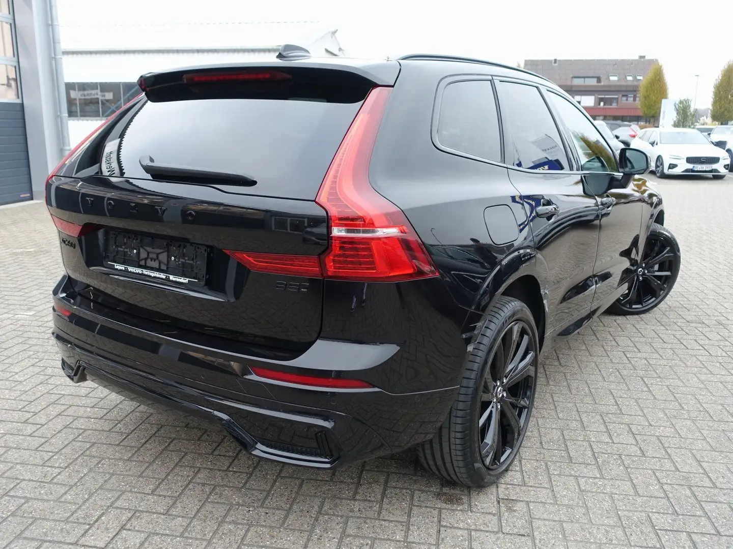 Volvo XC60 Black Edition Ultra B5 AWD/B&W/Pano/360° Schwarz - 2