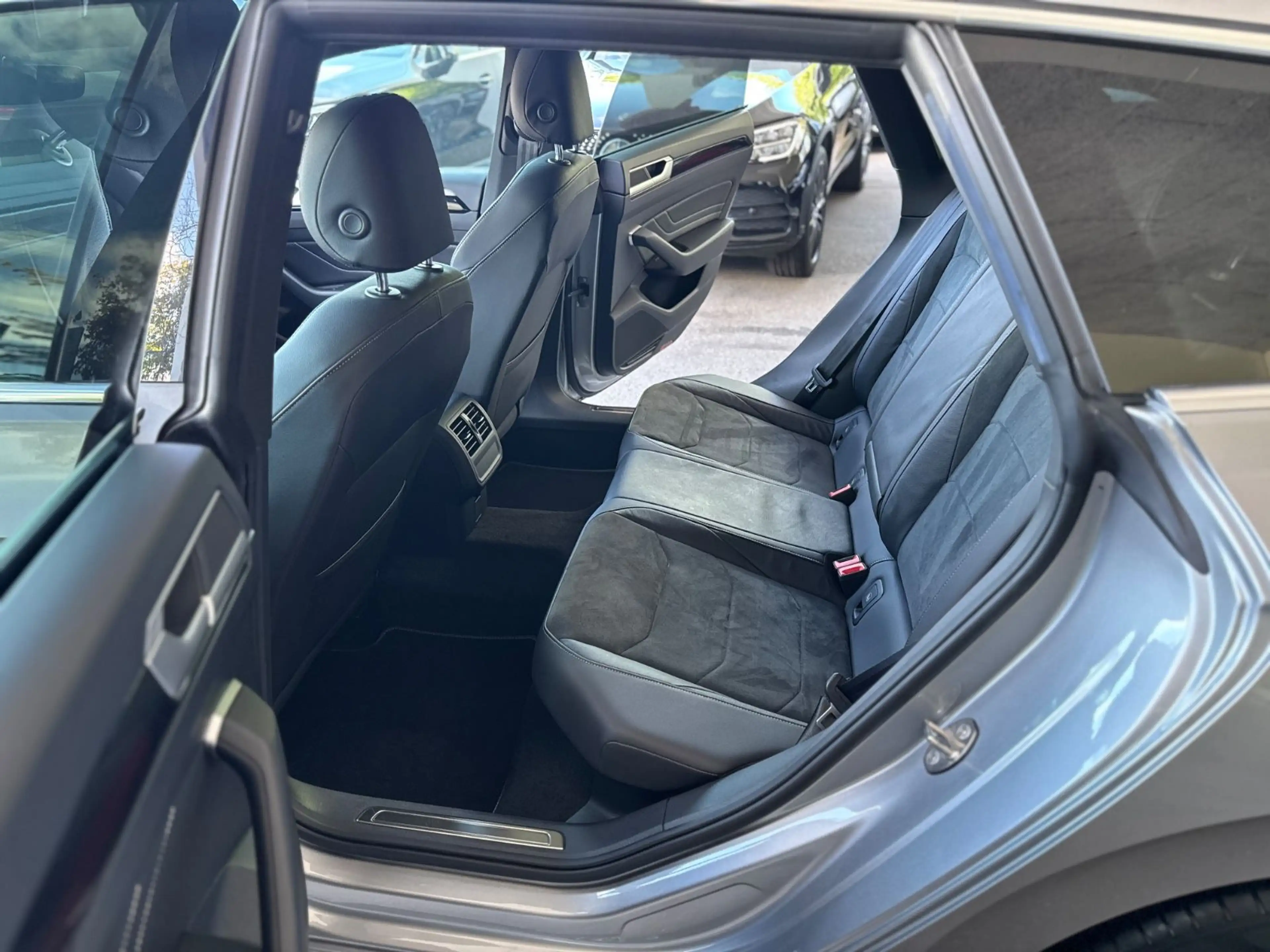 Volkswagen Arteon 2.0 TDI SB R-Line Navi Matrix Kamera ACC — photo 13