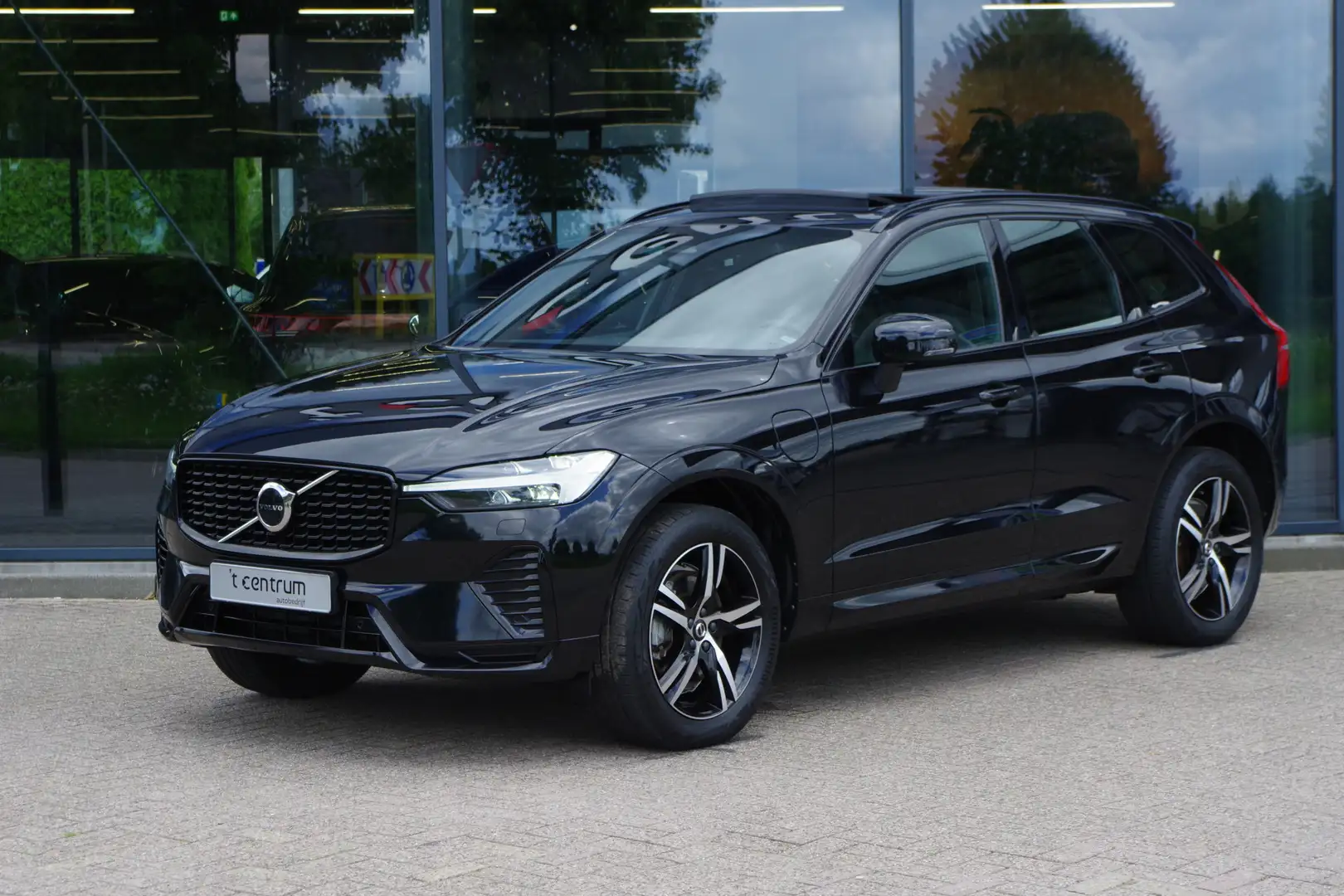 Volvo XC60 2.0 T6 350 PK Plug-in hybrid AWD Plus Dark, Trekha Noir - 1