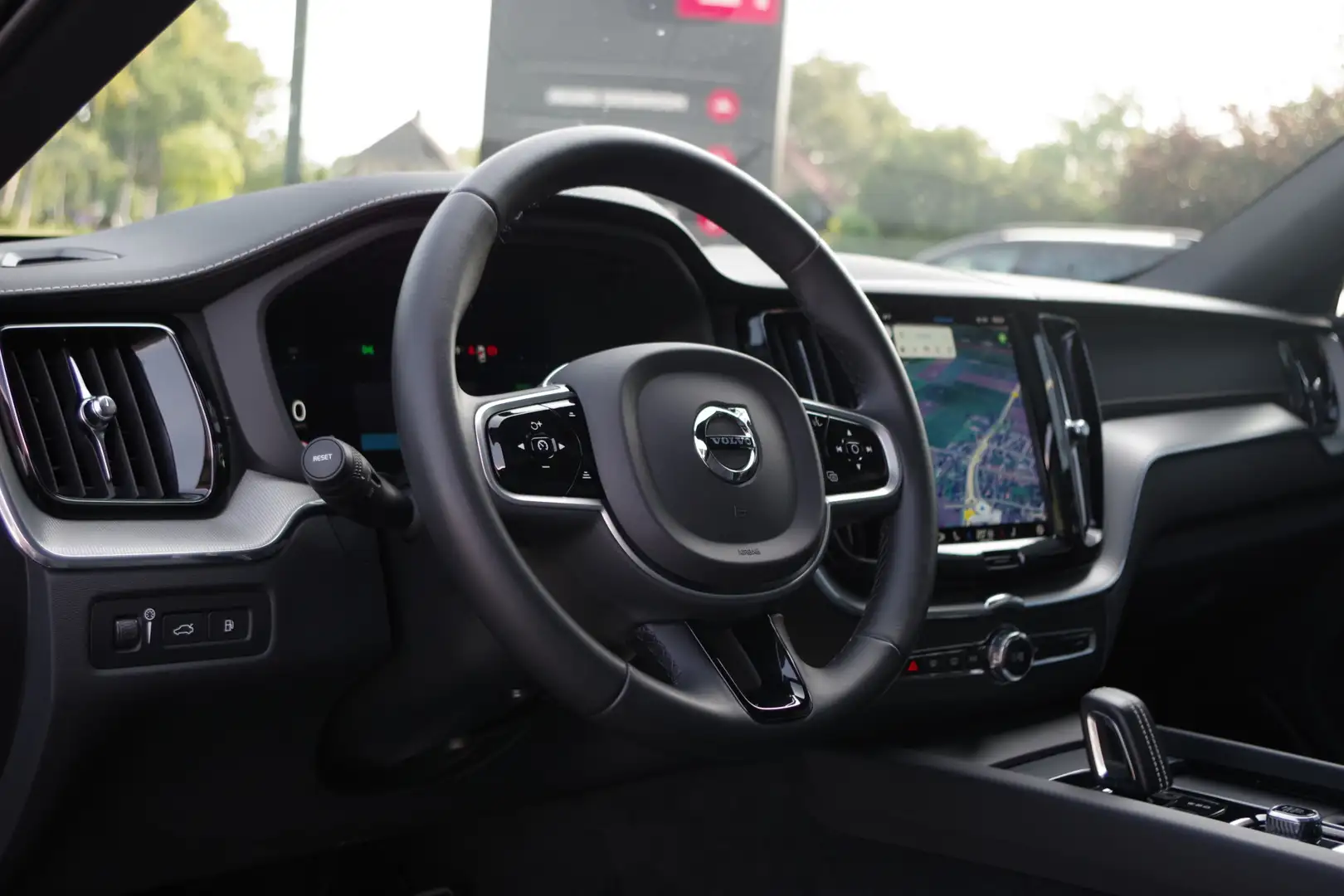 Volvo XC60 2.0 T6 350 PK Plug-in hybrid AWD Plus Dark, Trekha Noir - 2