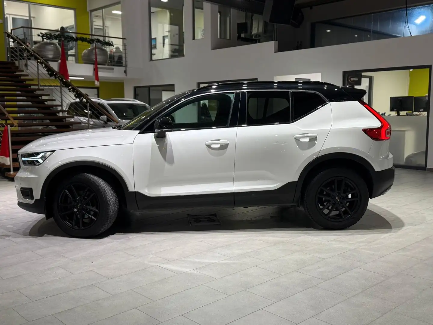 Volvo XC40 R-Design *Kamera*Business*Sensus* Weiß - 2