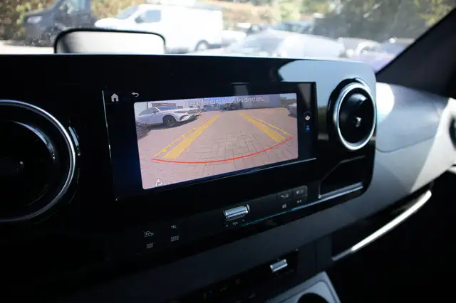 Mercedes-Benz Sprinter view 14