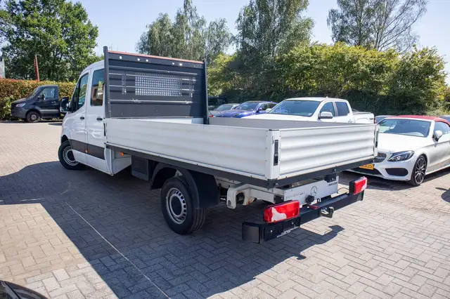 Mercedes-Benz Sprinter view 5