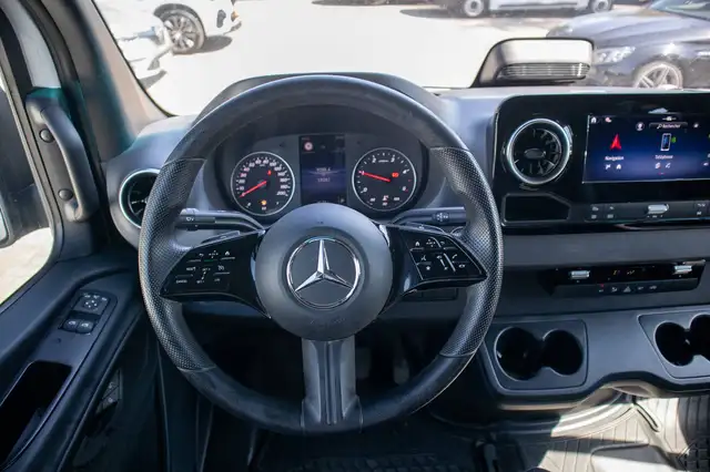 Mercedes-Benz Sprinter view 9