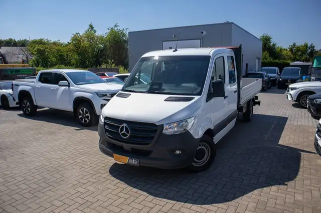 Mercedes-Benz Sprinter view 3