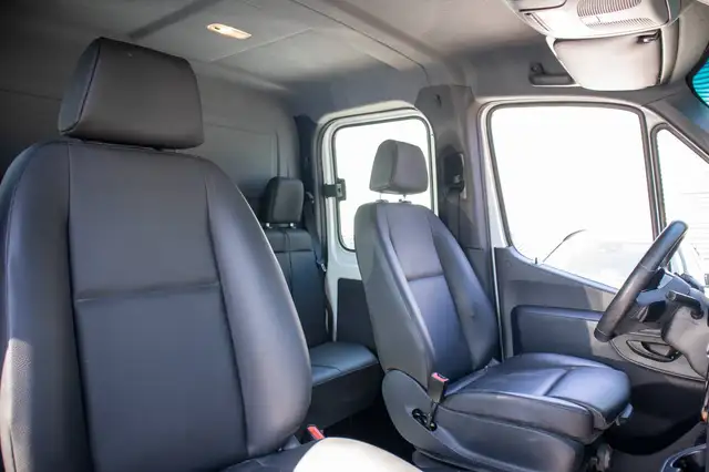 Mercedes-Benz Sprinter view 11