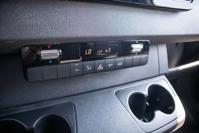 Mercedes-Benz Sprinter view 19