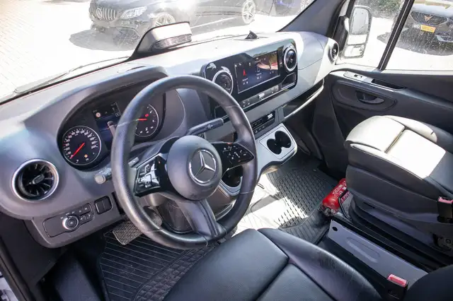 Mercedes-Benz Sprinter view 10