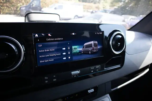 Mercedes-Benz Sprinter view 17