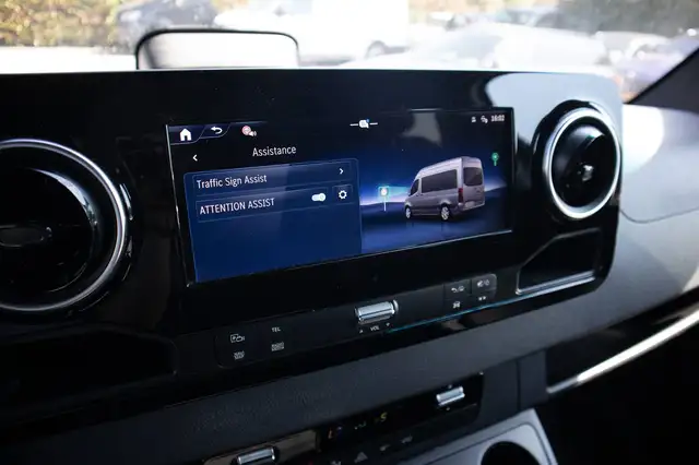 Mercedes-Benz Sprinter view 18