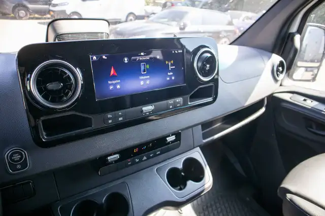 Mercedes-Benz Sprinter view 13