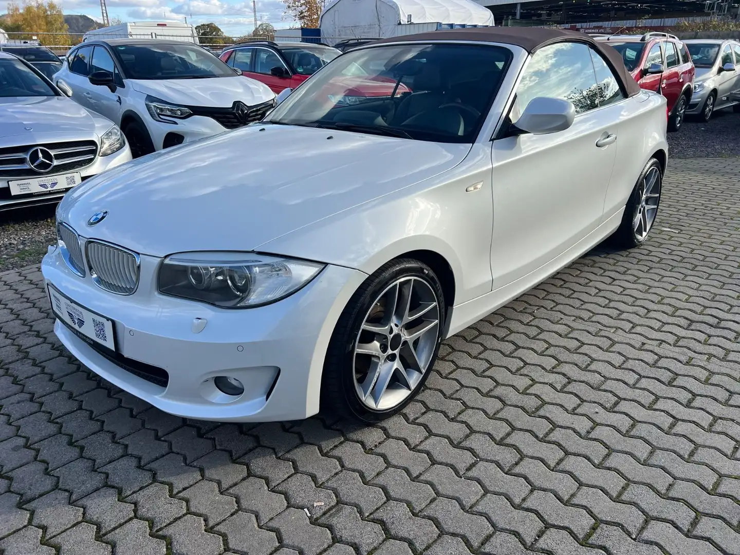 BMW 118 Baureihe 1 Cabrio 118i 3,99% FINAZIERUNGEN Weiß - 2