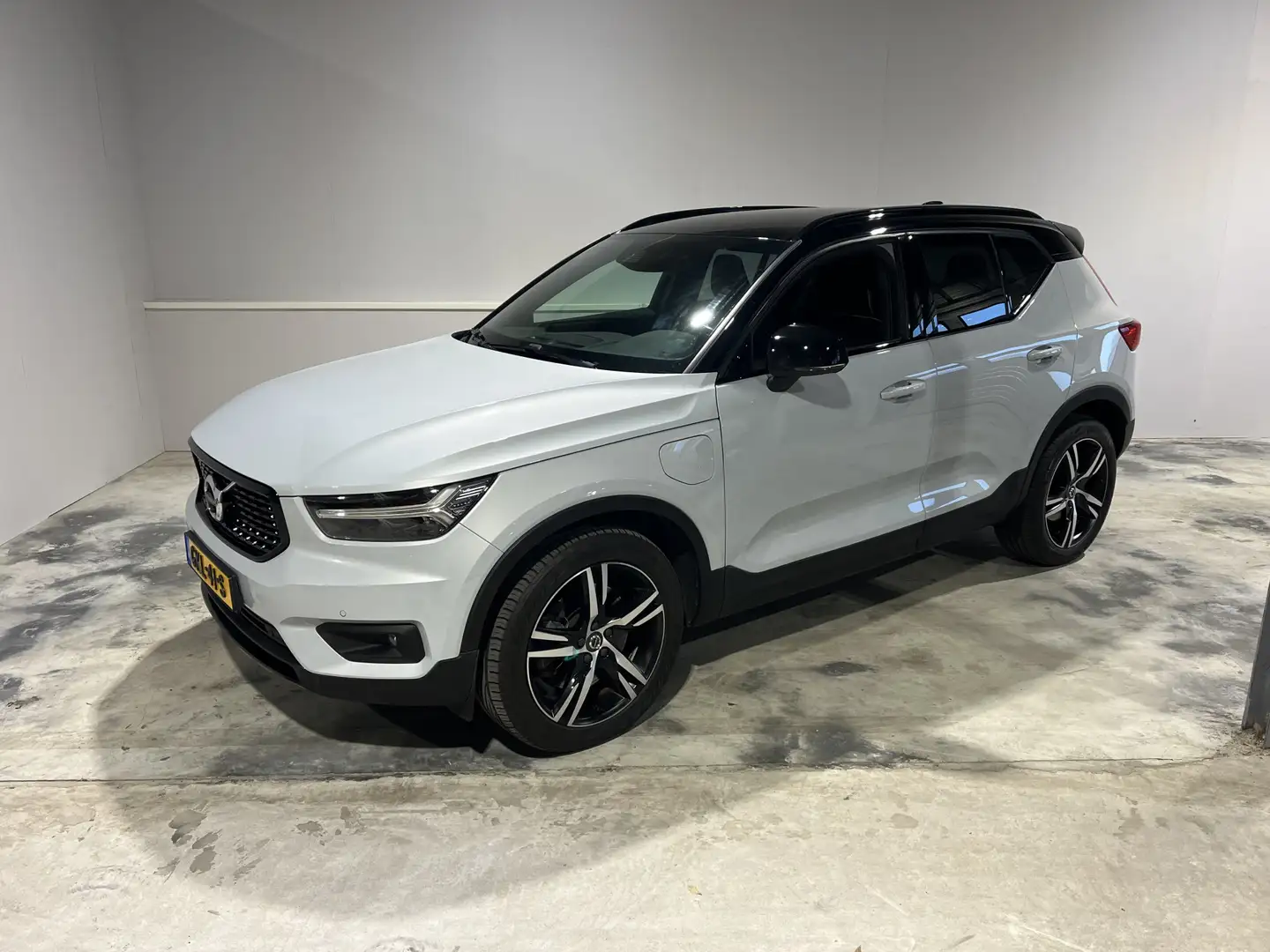 Volvo XC40 1.5 T5 Recharge R-Design Expression 1.5 T5 Recharg Gris - 1