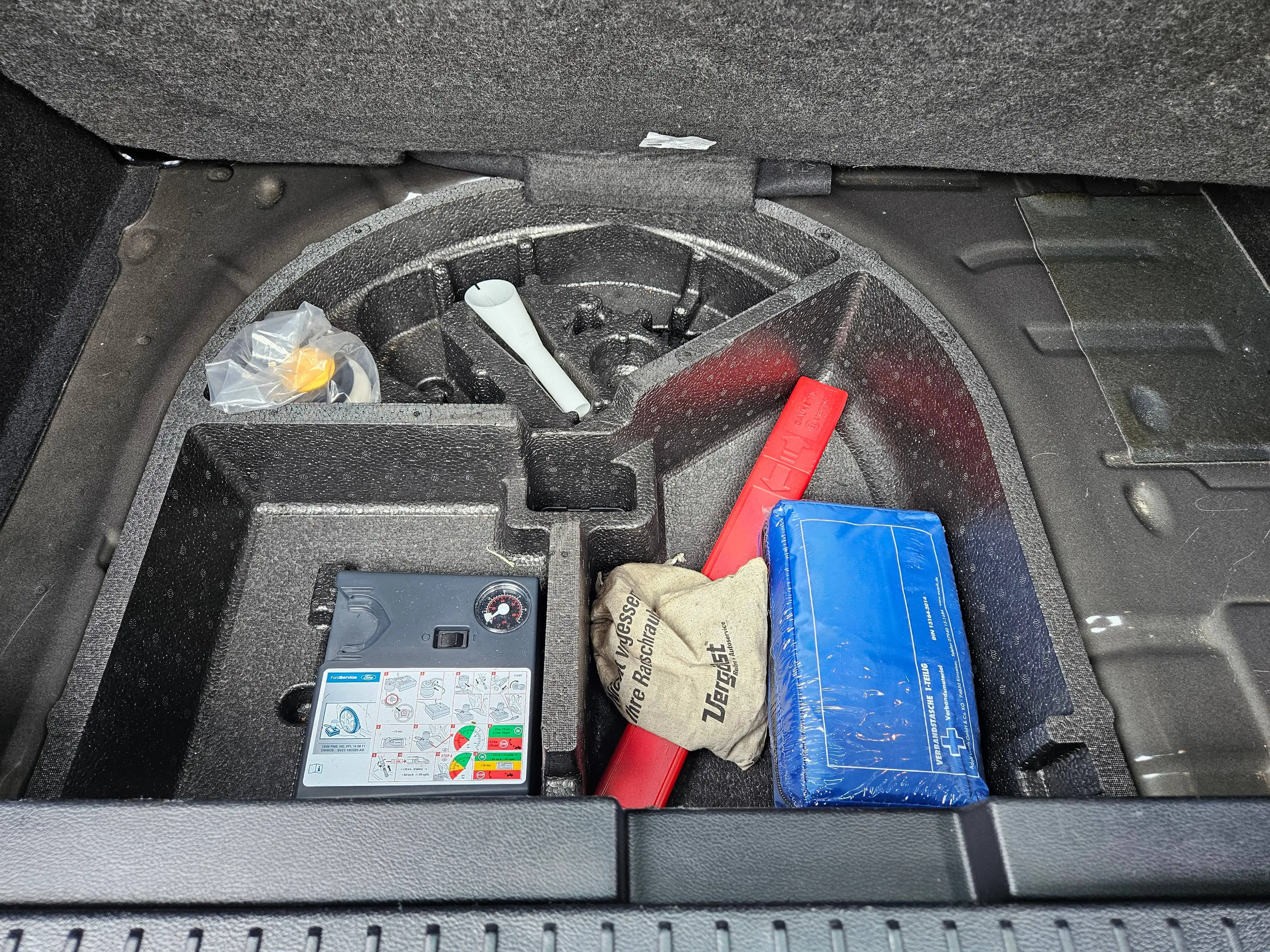 Ford B-Max Titanium — photo 17