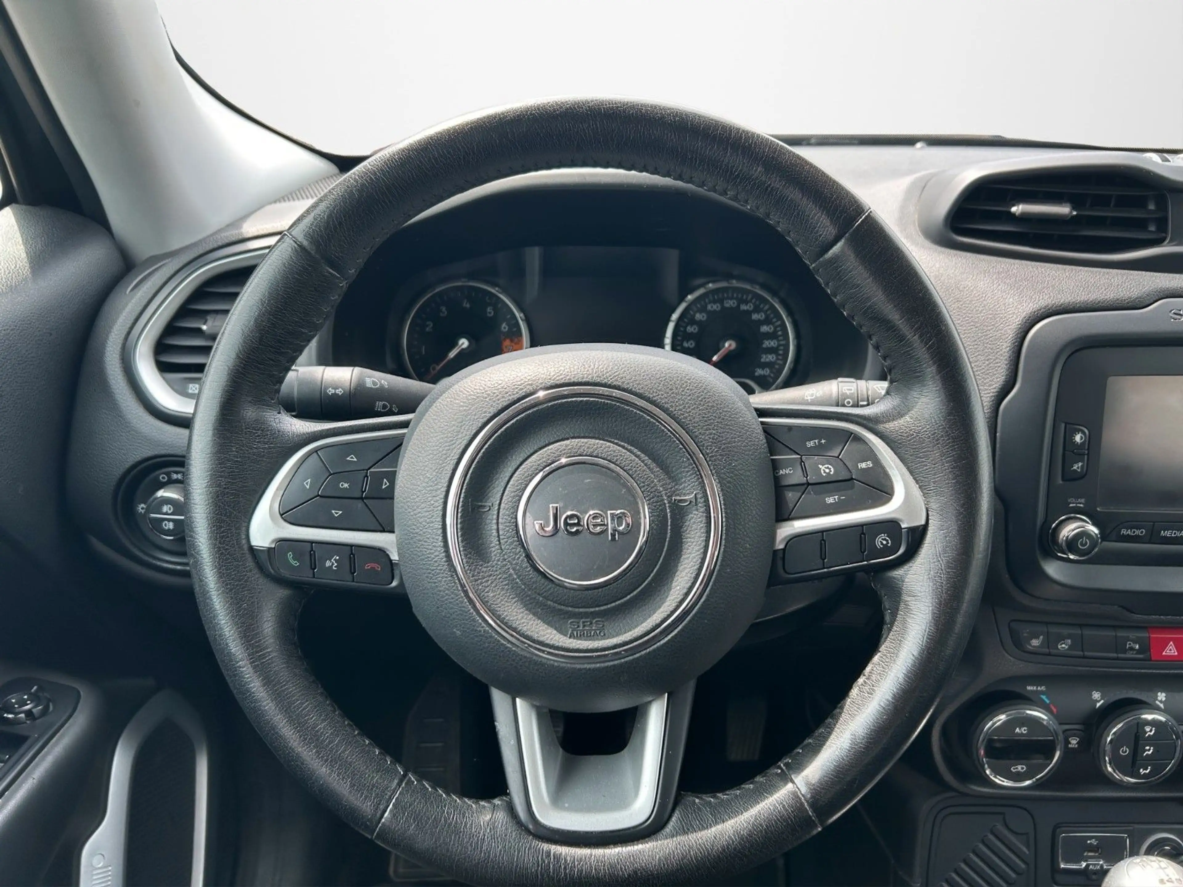 Jeep Renegade Limited FWD Navi Sitzheizung Klima — photo 12