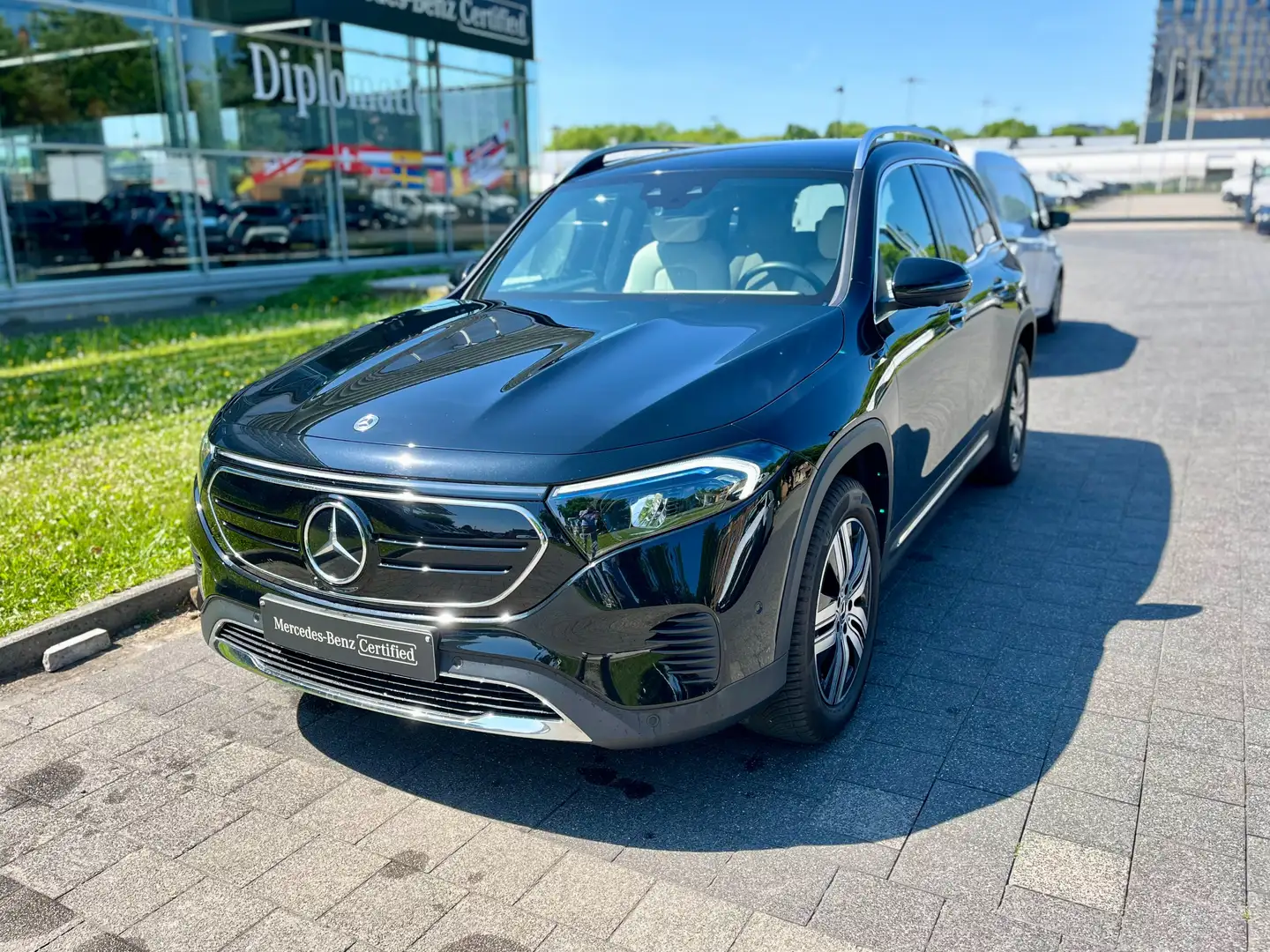 Mercedes-Benz EQB 250 66.5 kWh Luxury Line Zwart - 1