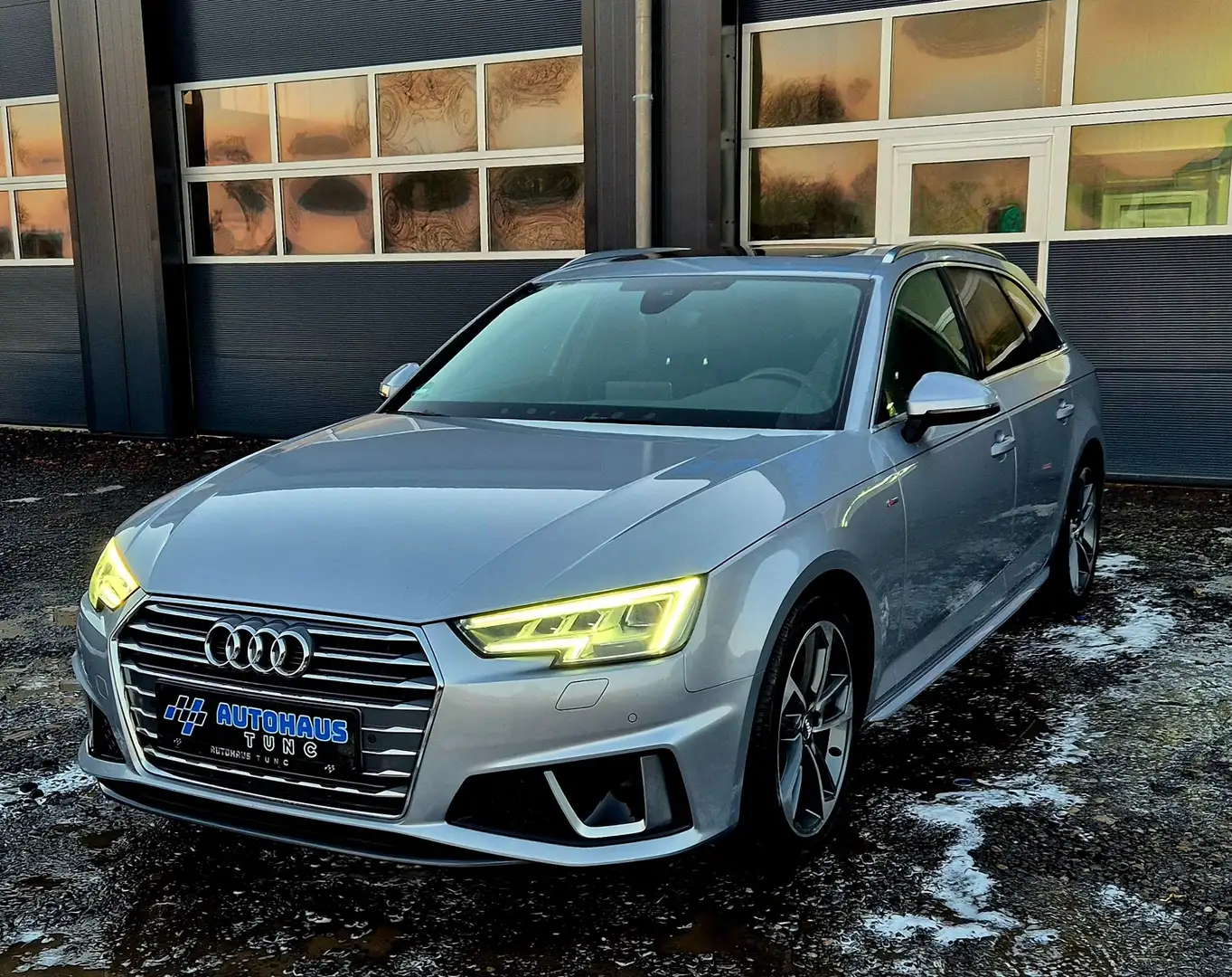 Audi A4 40 TDI sport Matrix-LED, B&O, Standhzg, Pano, AHK Silber - 1