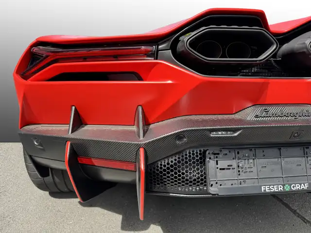 Lamborghini Revuelto view 13