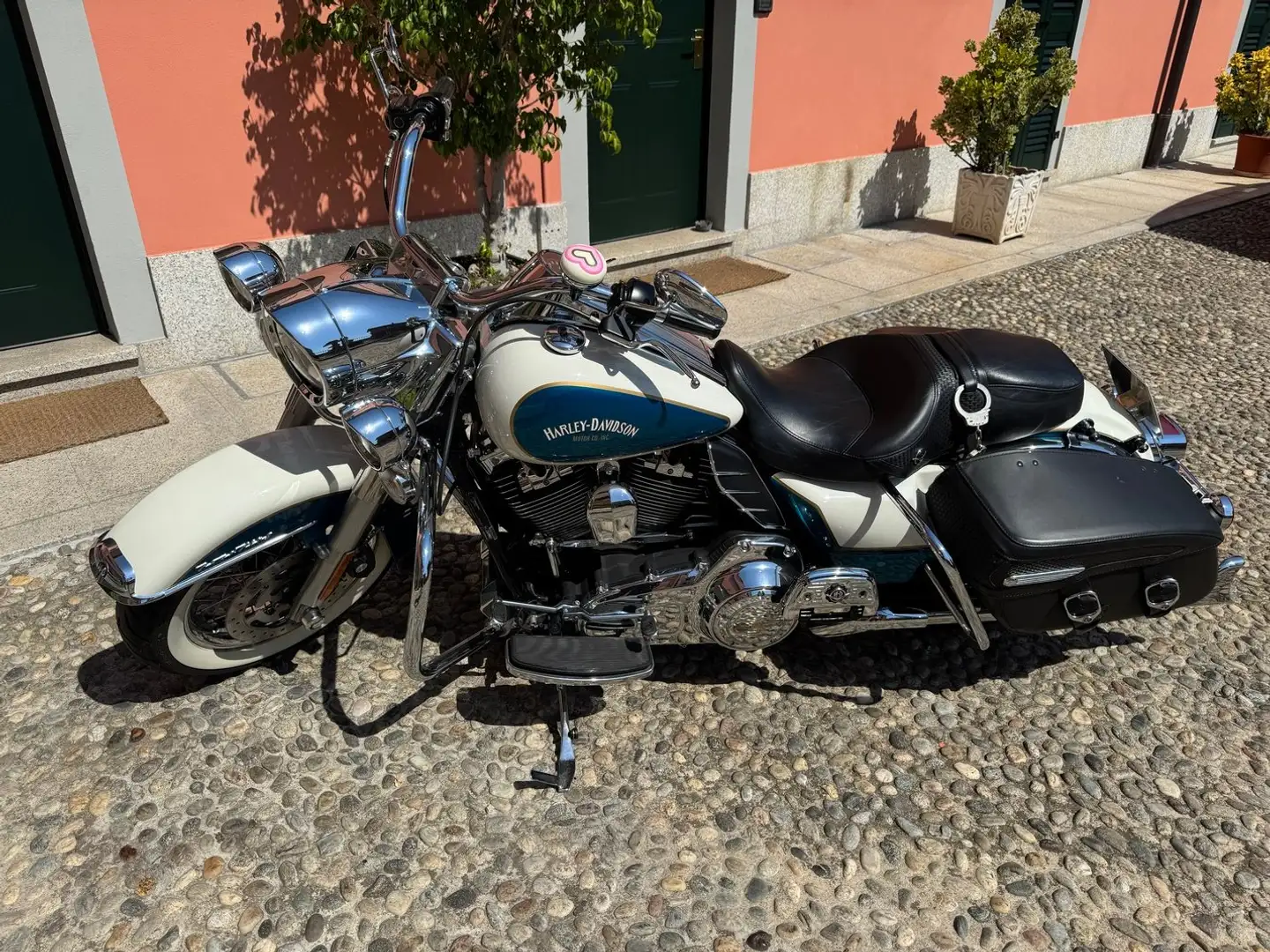 Harley-Davidson Road King Classic 103 - 1690cc FLHRC Белый - 1