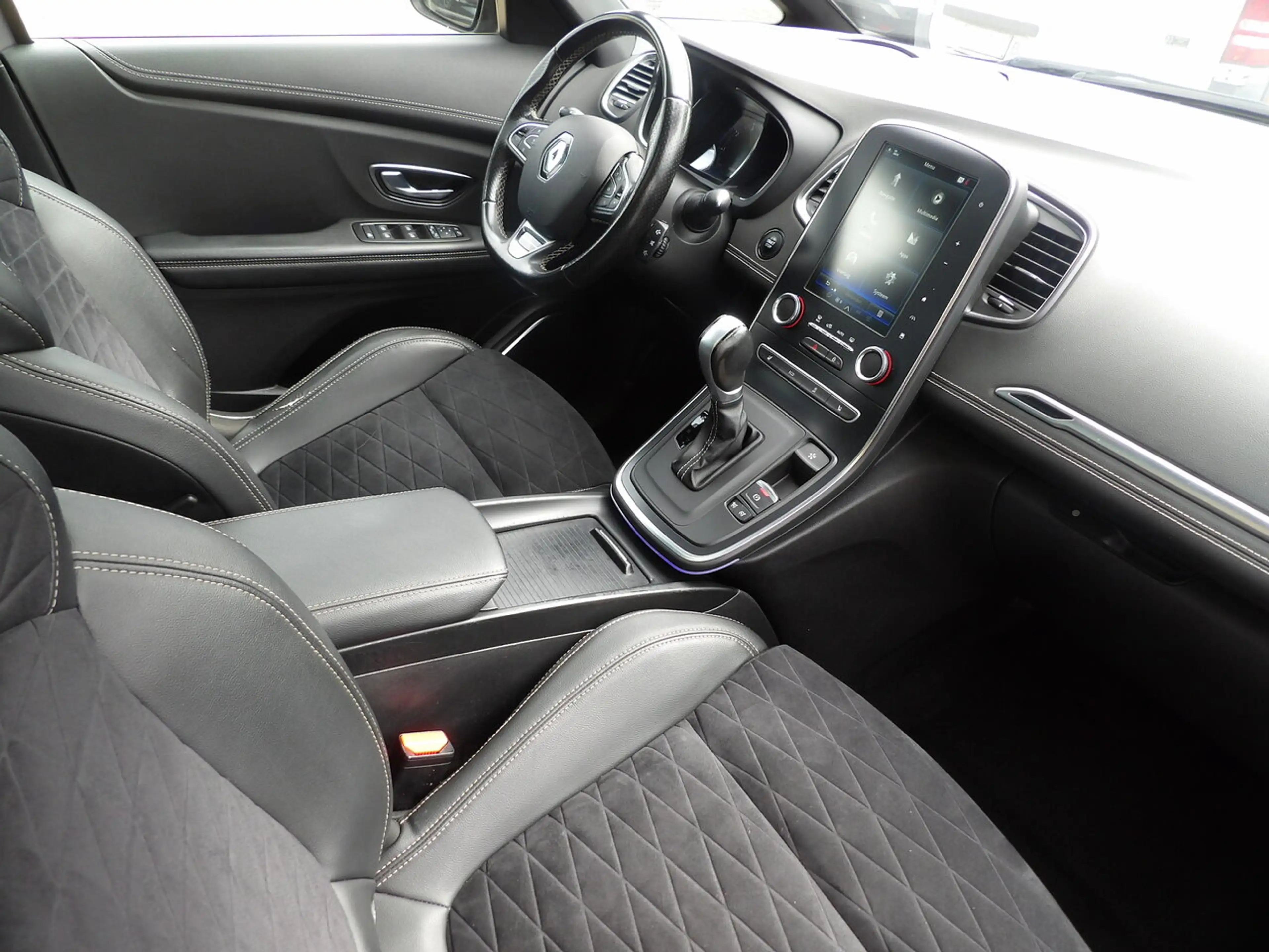 Renault Grand Scenic Black Edition TCe 140 EDC 7 plaatsen! — photo 4