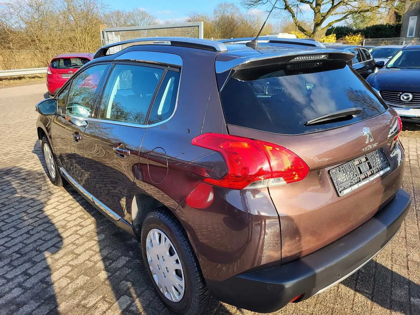 Peugeot 2008 Diesel e-HDi FAP 115 STOP & START Allure Braun - 2