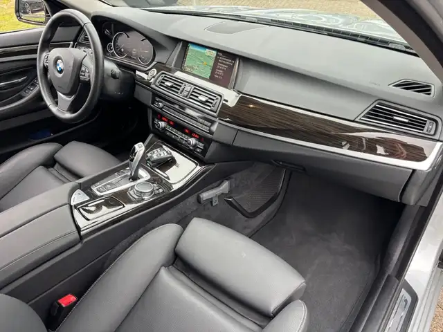 BMW 5 Series view 9